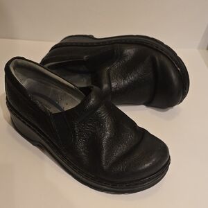 Klogs Black Slip-Resistant Footwear